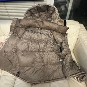 Aritzia The Super Puff Jacket in Metallic Gray